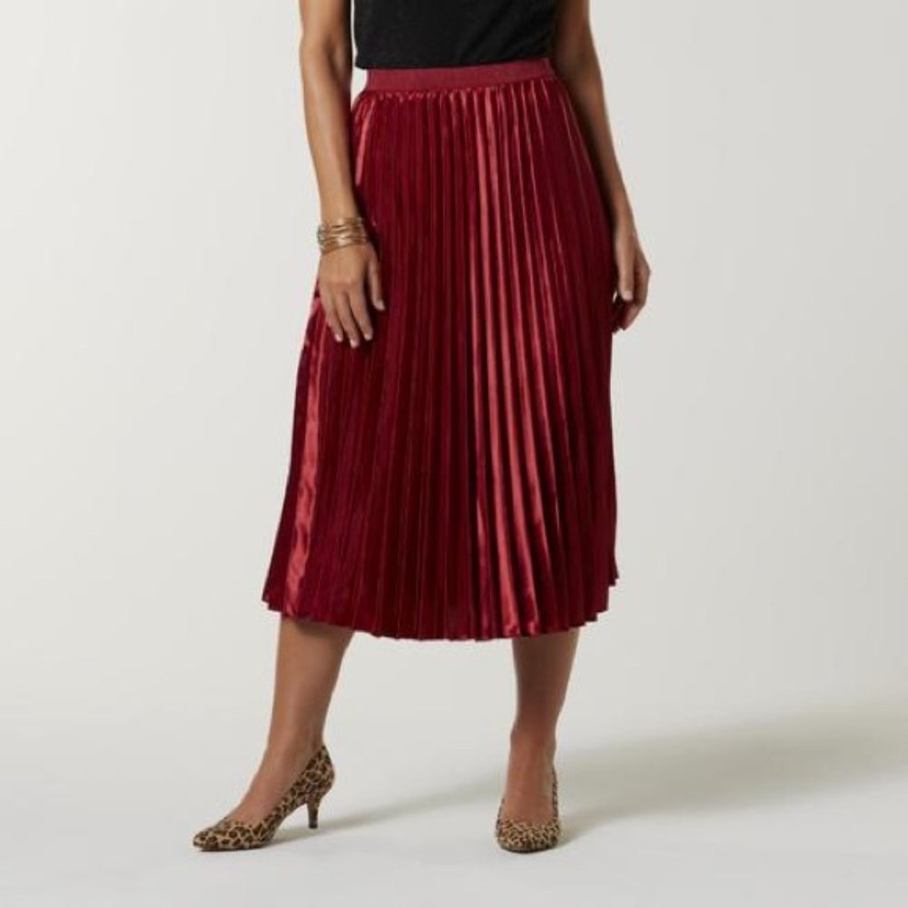 NWT | Red Pleated Skirt | Size L | Christmas/New Years